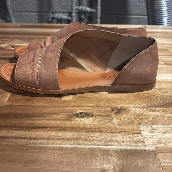 1. State Open Toe Brown leather flats size 8.5 - Picture 2 of 4